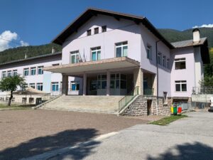 immagine della scuola primaria Monumento ai Caduti di Domegge di Cadore